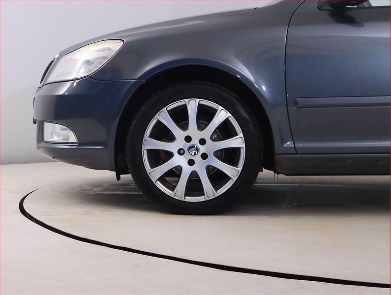 Škoda Octavia (2009) 1.9 TDI, Serv.kniha, po STK - fotka 15 z 16