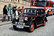 Na tradiční Lidický okruh dorazily desítky historických automobilů a motocyklů, které obdivovali návštěvníci z Kladna i širokého okolí.