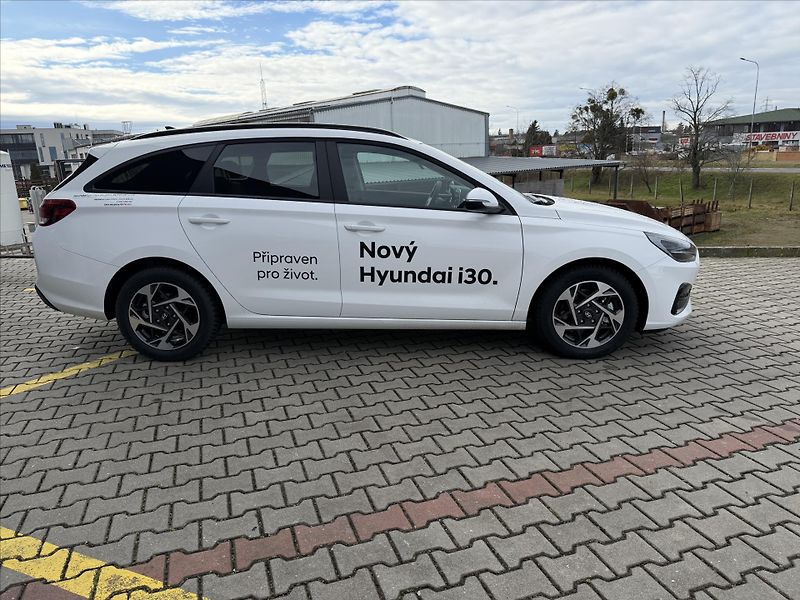 Hyundai i30 1,6 T-GDI DCT  GO CZECH - fotka 6 z 12