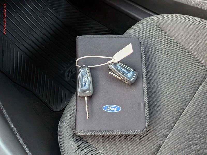 Ford Focus (2012) 1.6TDCi, AC, tempo, park.sist - fotka 16 z 16