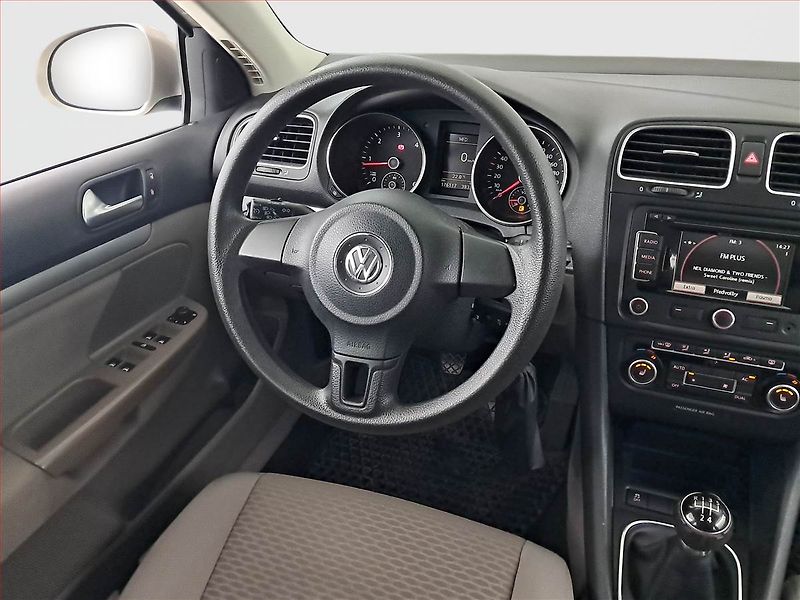Volkswagen Golf (2012) 1.6 TDI, Xenony, Tempomat - fotka 7 z 15