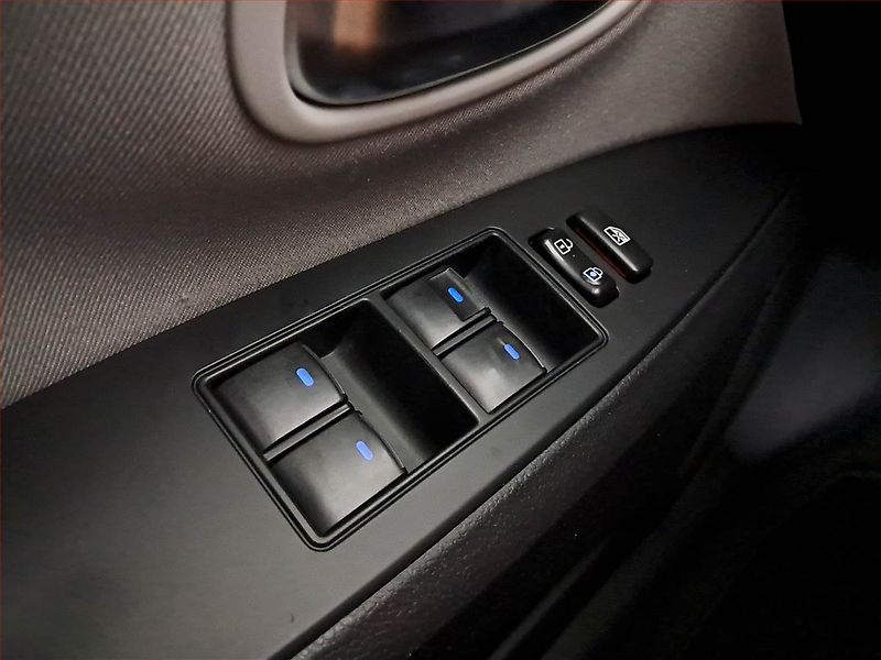 Toyota Avensis (2016) 2.0 D-4D, Navi, Tempomat - fotka 16 z 20