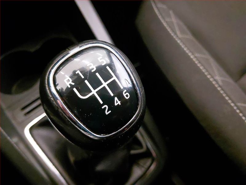 Škoda Fabia (2015) 1.2 TSI, ČR,1.maj, Tempomat - fotka 15 z 16