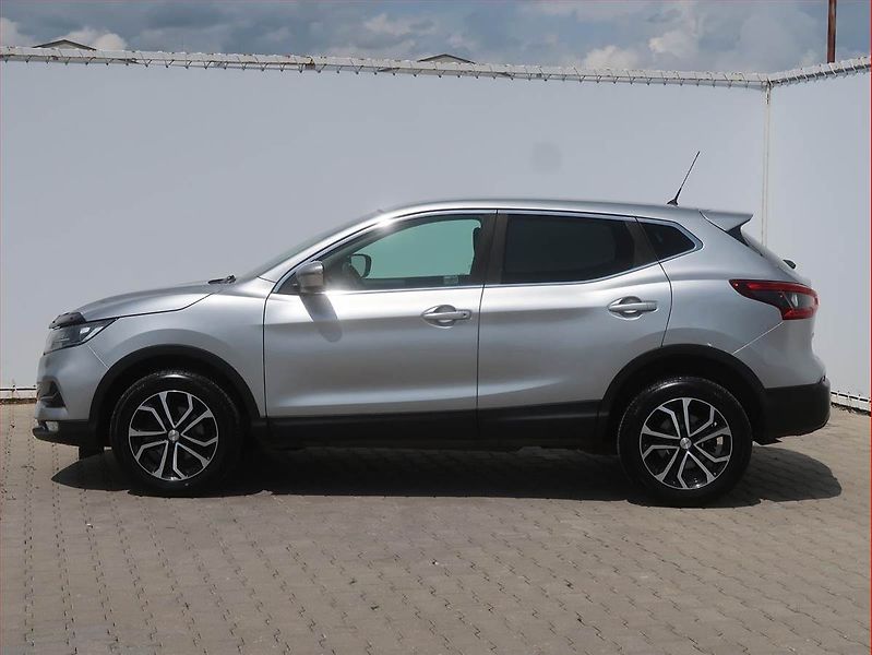 Nissan Qashqai (2019) 1.3 DIG-T, Serv.kniha - fotka 3 z 18