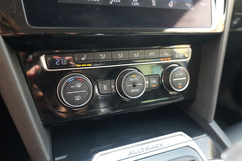 Volkswagen Passat 162kW Alltrack DCC NezTop 360 - fotka 37 z 42