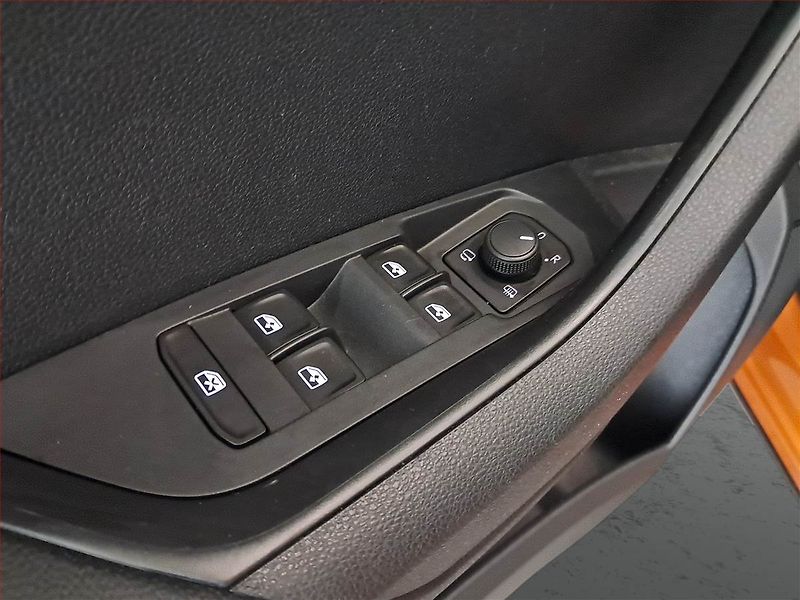 Škoda Karoq (2023) Style 1.5 TSI - fotka 16 z 20