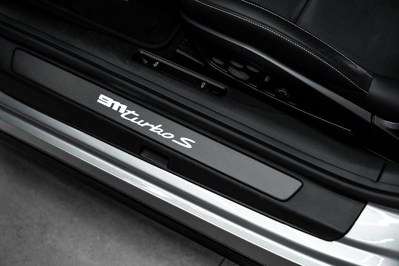 Porsche 911 Turbo S - fotka 16 z 22
