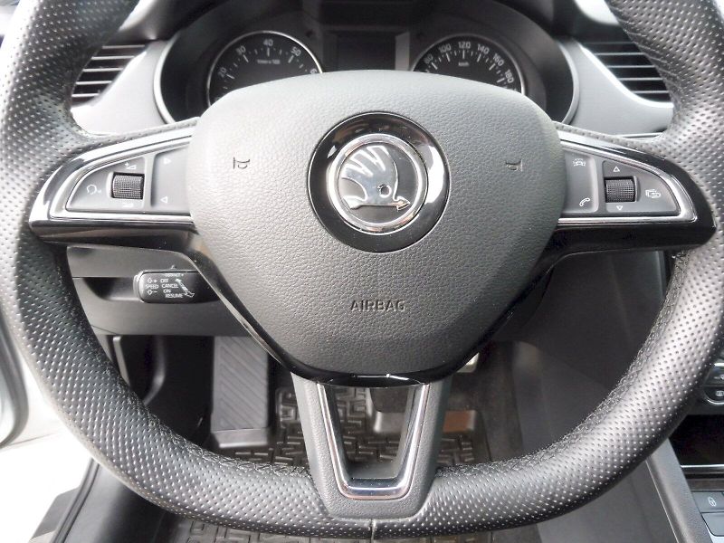 Škoda Octavia (2015) Combi Style Elegance 1,4 TSI C - fotka 10 z 27
