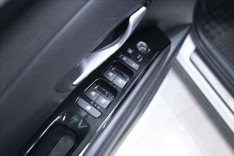 Hyundai Tucson 1,6 T-GDI AT NAVI KAMERA TAŽNÉ - fotka 17 z 43
