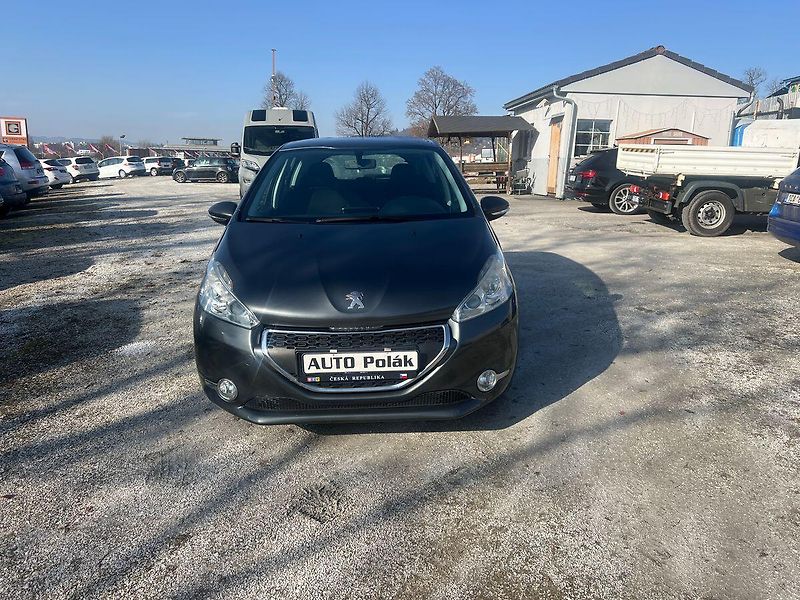 Peugeot 208 1.2VTI - fotka 1 z 14