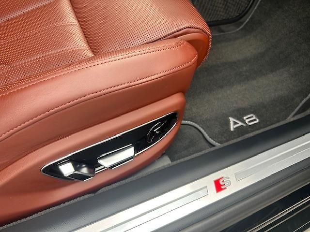 Audi S8 (2020) S8 4.0 TFSI quattro - fotka 26 z 31