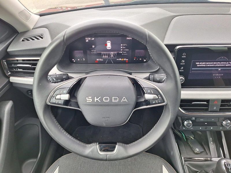 Škoda Kamiq (2025) 1.0 TSI / 85 kW / 6MP / TOP SE - fotka 5 z 30