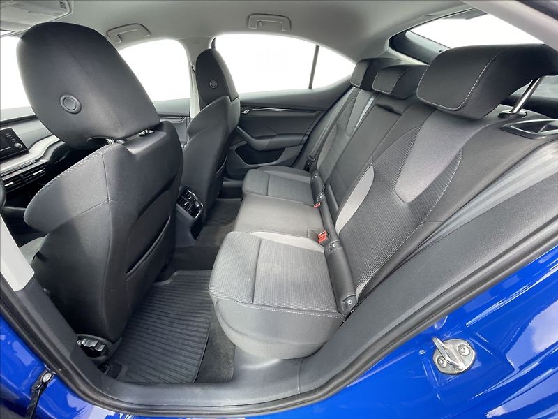 Škoda Octavia 2,0 TDI DSG Ambition ACC+TAŽNÉ - fotka 13 z 21