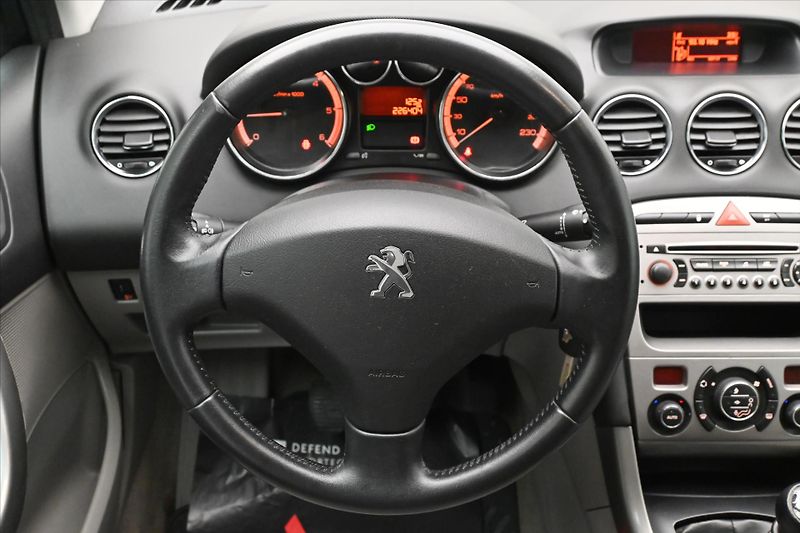 Peugeot 308 1,6 SW HDI 82 kW Panorama - fotka 18 z 29