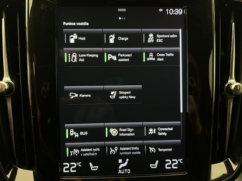 Volvo V60 T6 MOMENTUM RECHARGE AUT - fotka 28 z 44