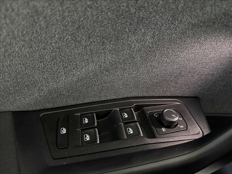 Volkswagen T-Roc 1,0   TSI 85kW,1.MAJ,SERVISKA - fotka 9 z 23