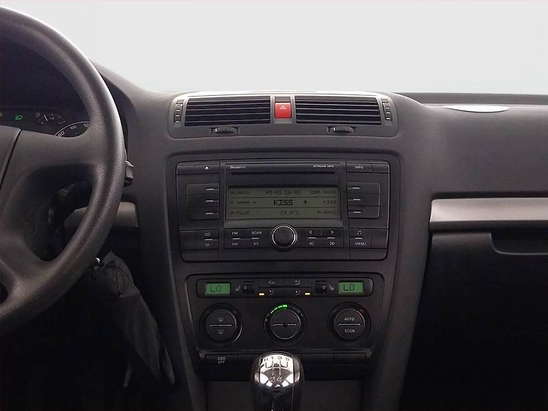 Škoda Octavia (2008) Ambiente Plus 1.9 TDI - fotka 12 z 17
