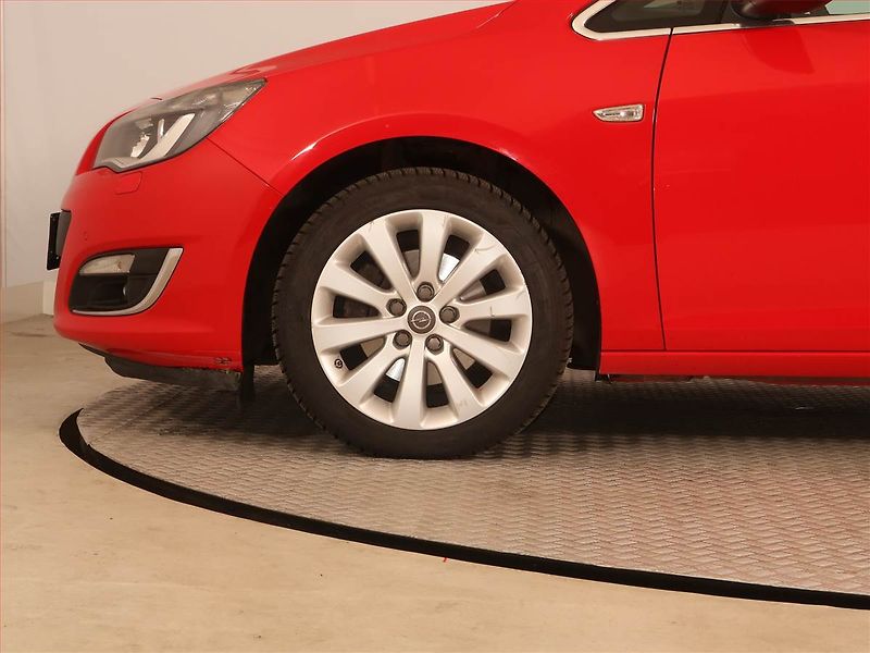 Opel Astra (2014) 1.6 CDTI, ČR,1.maj, Tempomat - fotka 15 z 18