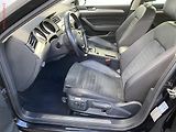 Volkswagen Passat (2017) 2.0 TDi, Highline, LED, navi - náhled 9
