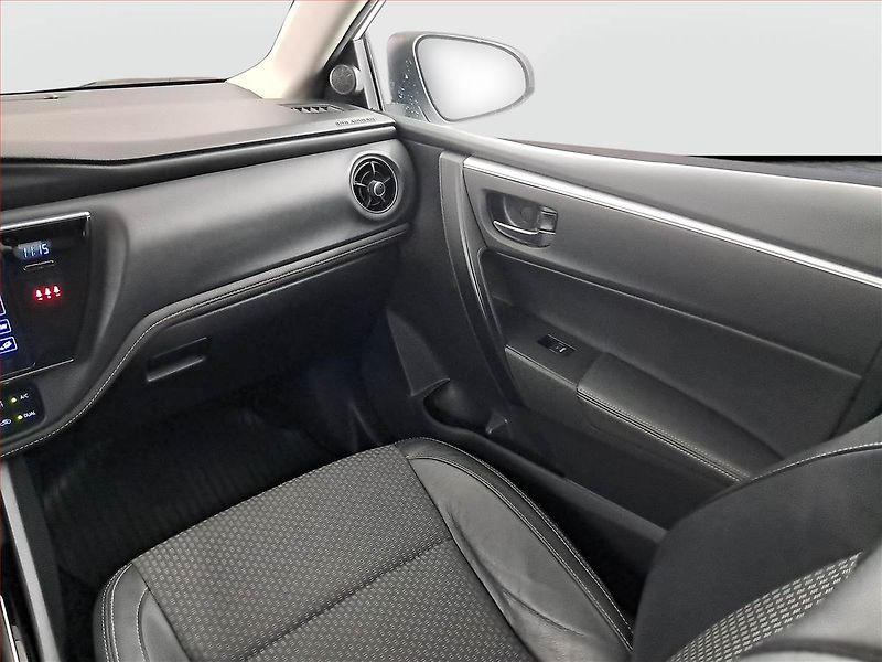 Toyota Corolla (2016) 1.6 Valvematic, Automat, Navi - fotka 8 z 23