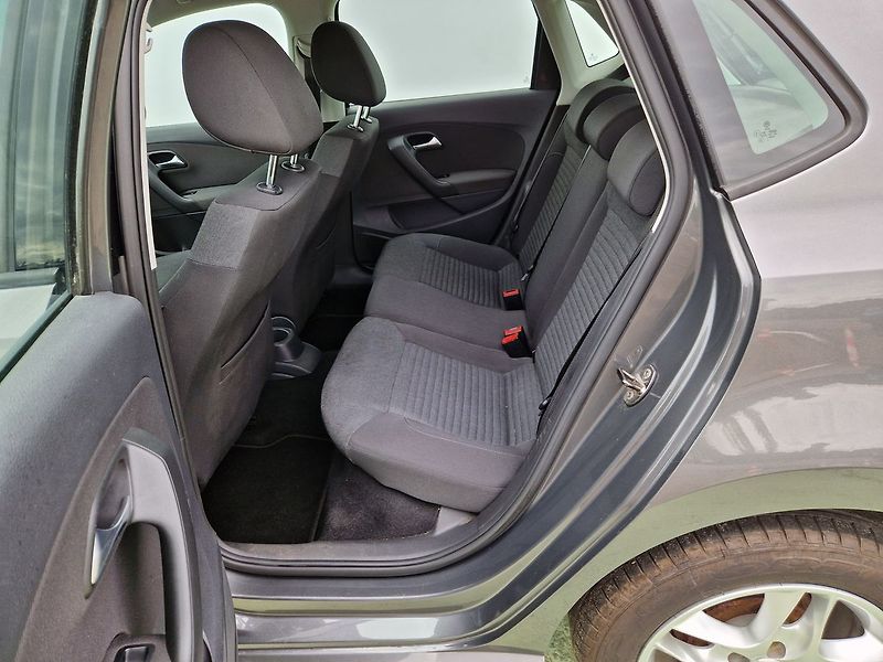 Volkswagen Polo Comfortline 1.4 - fotka 24 z 34