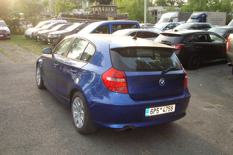 BMW Řada 1 (2007) 2.0 118i - fotka 5 z 56