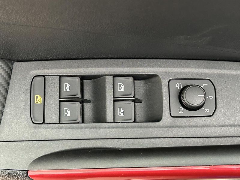 Škoda Fabia 1.0 TSI Monte Carlo - fotka 12 z 29
