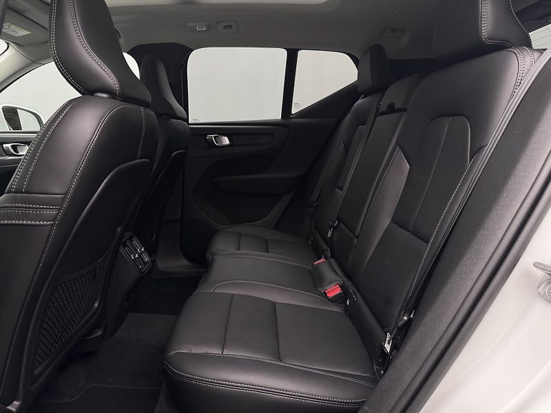 Volvo XC40 B4 AWD ULTIMATE CZ - fotka 6 z 49
