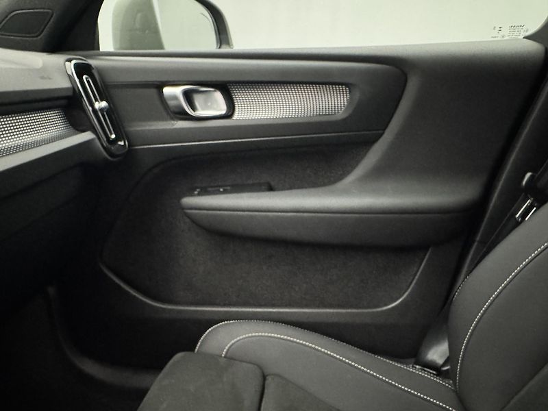 Volvo XC40 B3 CORE AUT  - fotka 26 z 42