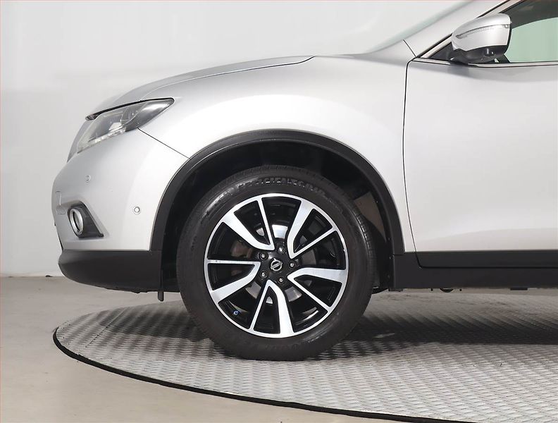 Nissan X-Trail (2015) 1.6 dCi, 4X4, Navi, Xenony - fotka 15 z 26