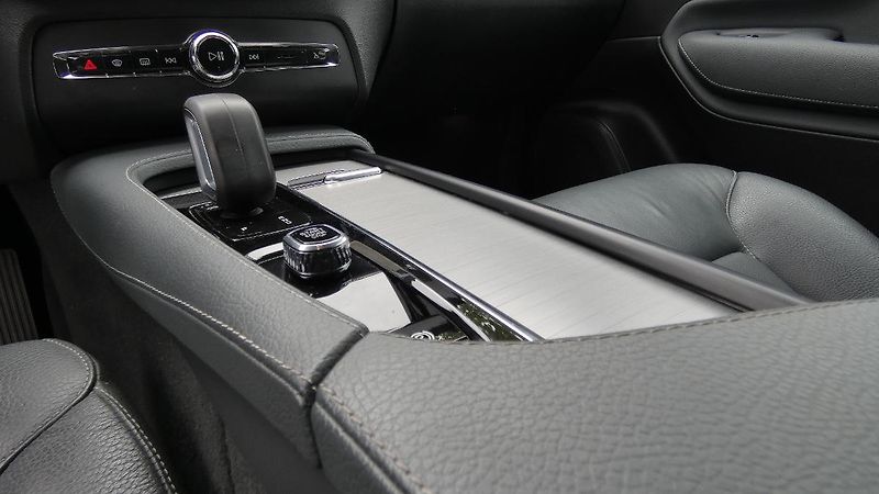 Volvo XC90 B5 AWD Momentum PRO 7 míst - fotka 6 z 27