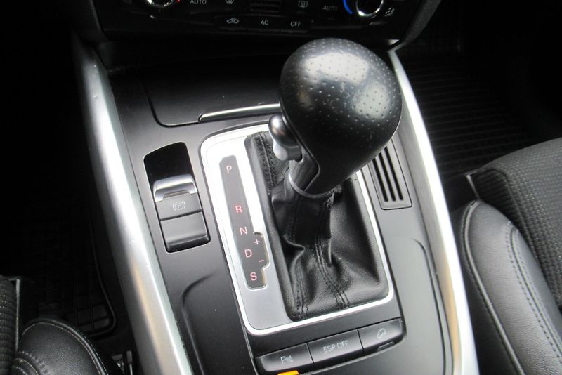 Audi Q5 2.0 TDI S-Line QATTRO SADA KOL - fotka 16 z 32