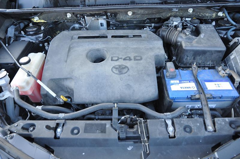 Toyota RAV4 2.0D-4D 91kW 4x4  - fotka 9 z 13