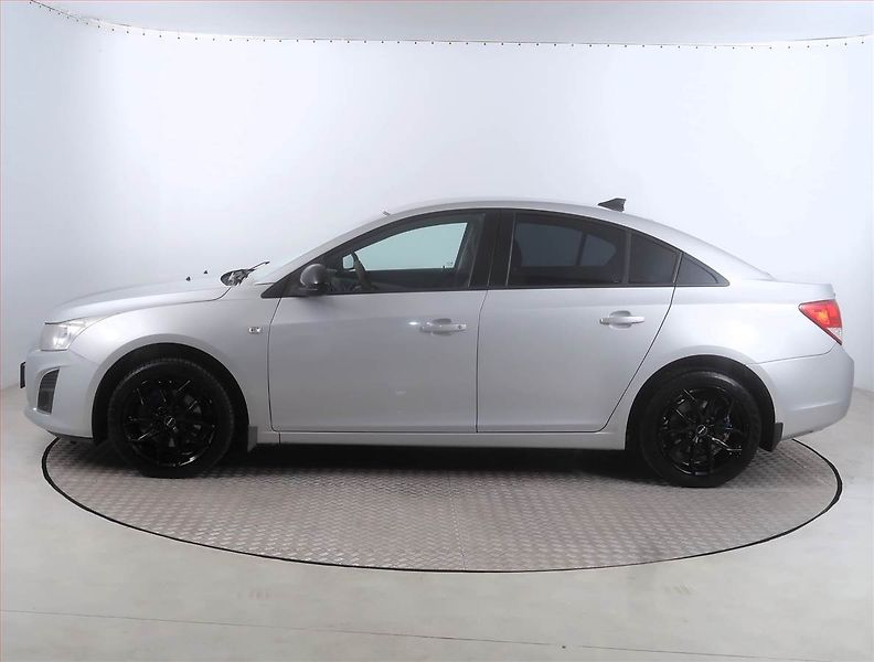 Chevrolet Cruze (2010) 2.0 VCDi, Tempomat - fotka 3 z 14