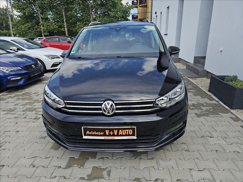 Volkswagen Touran 1,4 Tsi 110KW DSG Sound 7MÍST - fotka 2 z 47