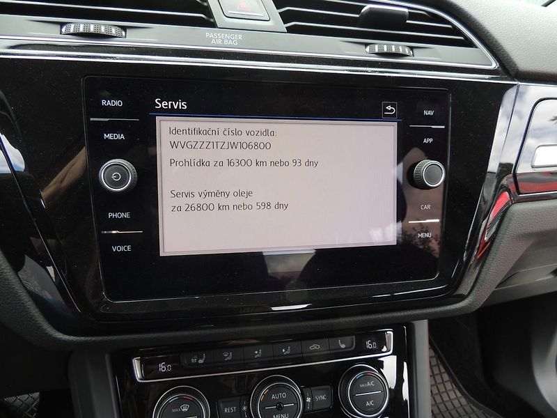 Volkswagen Touran (2018) 1.4TSi,110kw,7míst,Top výbava, - fotka 38 z 55