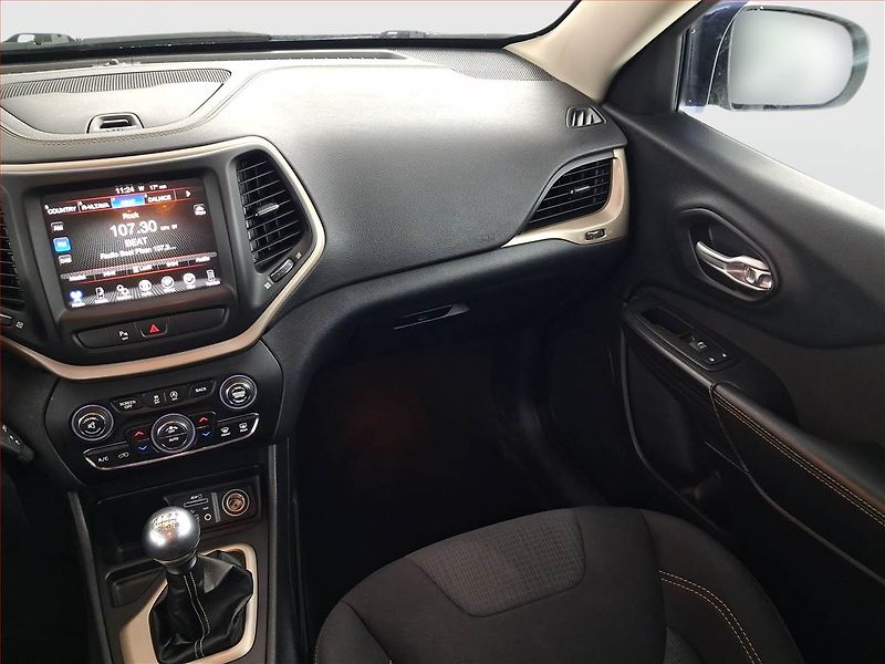 Jeep Cherokee (2016) 2.0 MultiJet, Navi, Tempomat - fotka 8 z 19