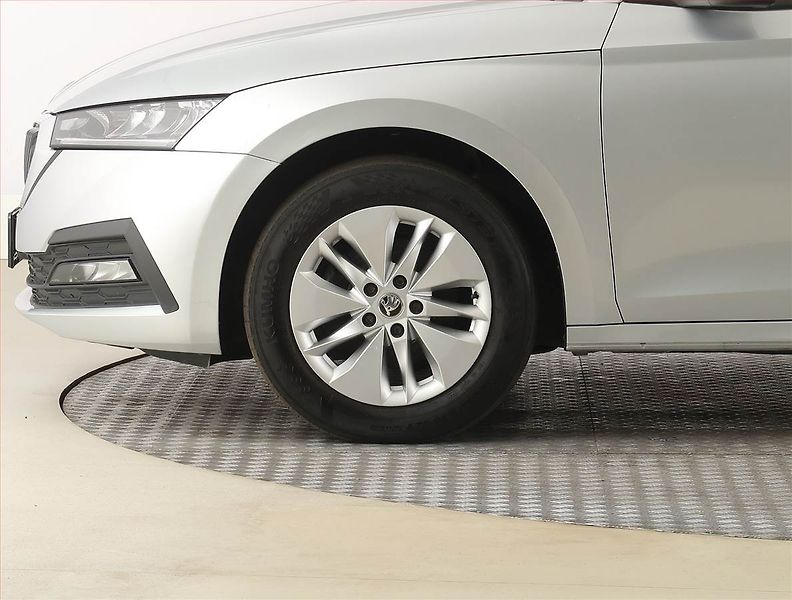 Škoda Octavia (2023) Ambition 2.0 TDI, ČR,1.maj - fotka 14 z 20