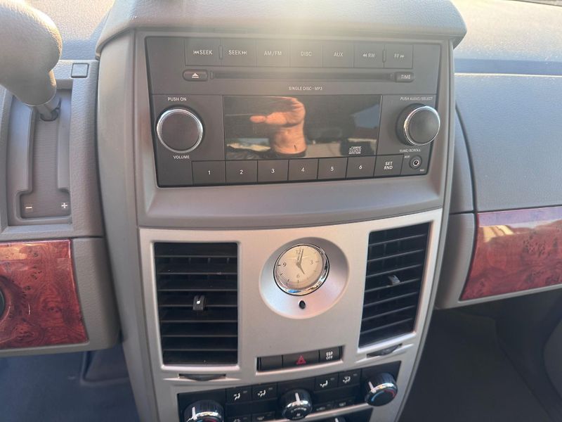 Chrysler Town & Country (2009) 3,3 V6 RT 2009 - fotka 16 z 19