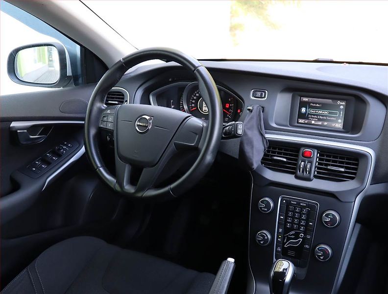 Volvo V40 (2016) 2.0 D2, Serv.kniha - fotka 7 z 16