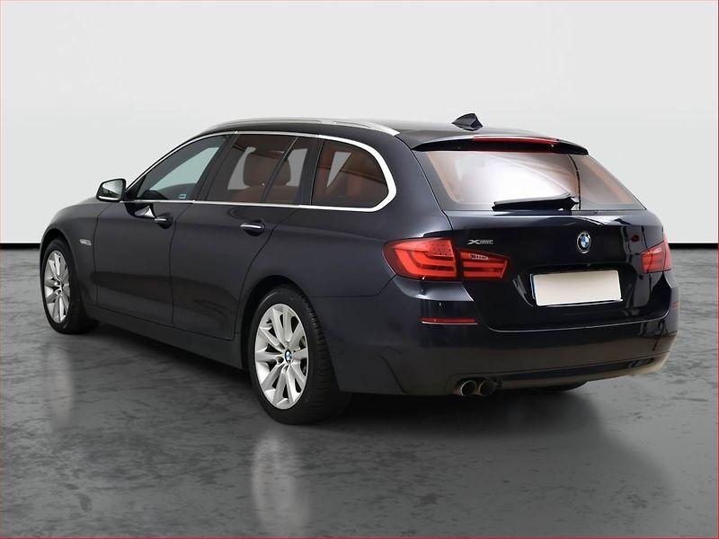 BMW Řada 5 (2012) 530d xDrive, 4X4, Automat - fotka 4 z 22