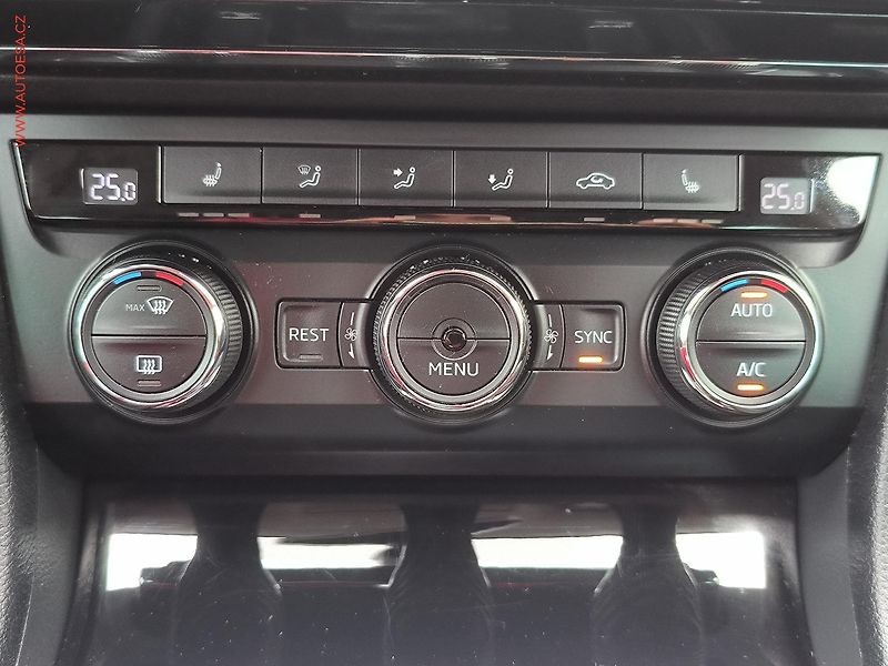 Škoda Superb (2015) 2.0 TDi, Style, DSG, bixen - fotka 17 z 25