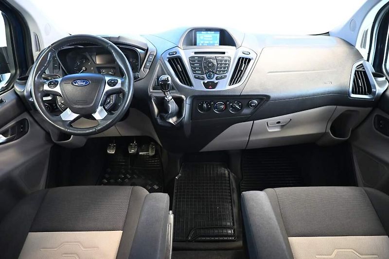 Ford Tourneo Custom (2014) 2.2 L1H1 8 Míst klima kamera 1 - fotka 13 z 30