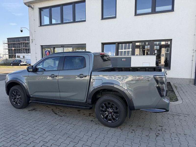 Isuzu D-Max (2026) Double Cab 2,2l V-CROSS A/T - fotka 9 z 20