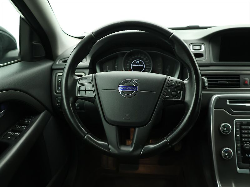 Volvo V70 2.0 D3 110kW Navi - fotka 16 z 31