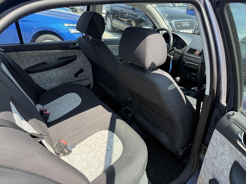Škoda Fabia 1.4 MPI KLIMA - fotka 11 z 13