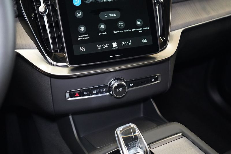 Volvo XC90 T8 PLUS Dark, Vzduch,Ventilace - fotka 37 z 50