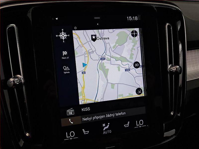 Volvo XC40 (2019) D3 AWD, 4X4, Automat, Kůže - fotka 19 z 23