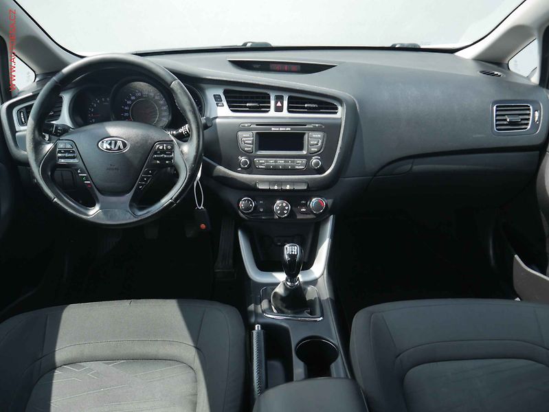 Kia Ceed (2014) 1.6 CRDI, ČR, AC, temp - fotka 8 z 15