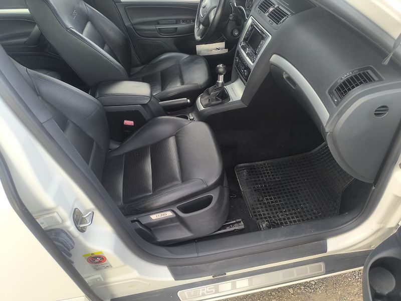 Škoda Octavia RS,KRÁSNÁ,100TKM,SERVISKA,1MAJ - fotka 10 z 30